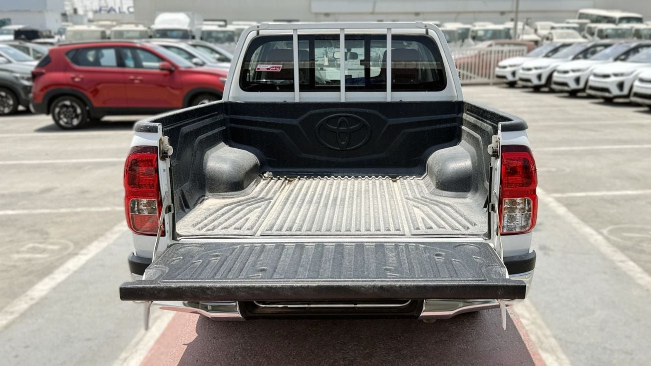 تويوتا هيلوكس Toyota Hilux 2.4L Diesel MT DC 2WD 2025YM