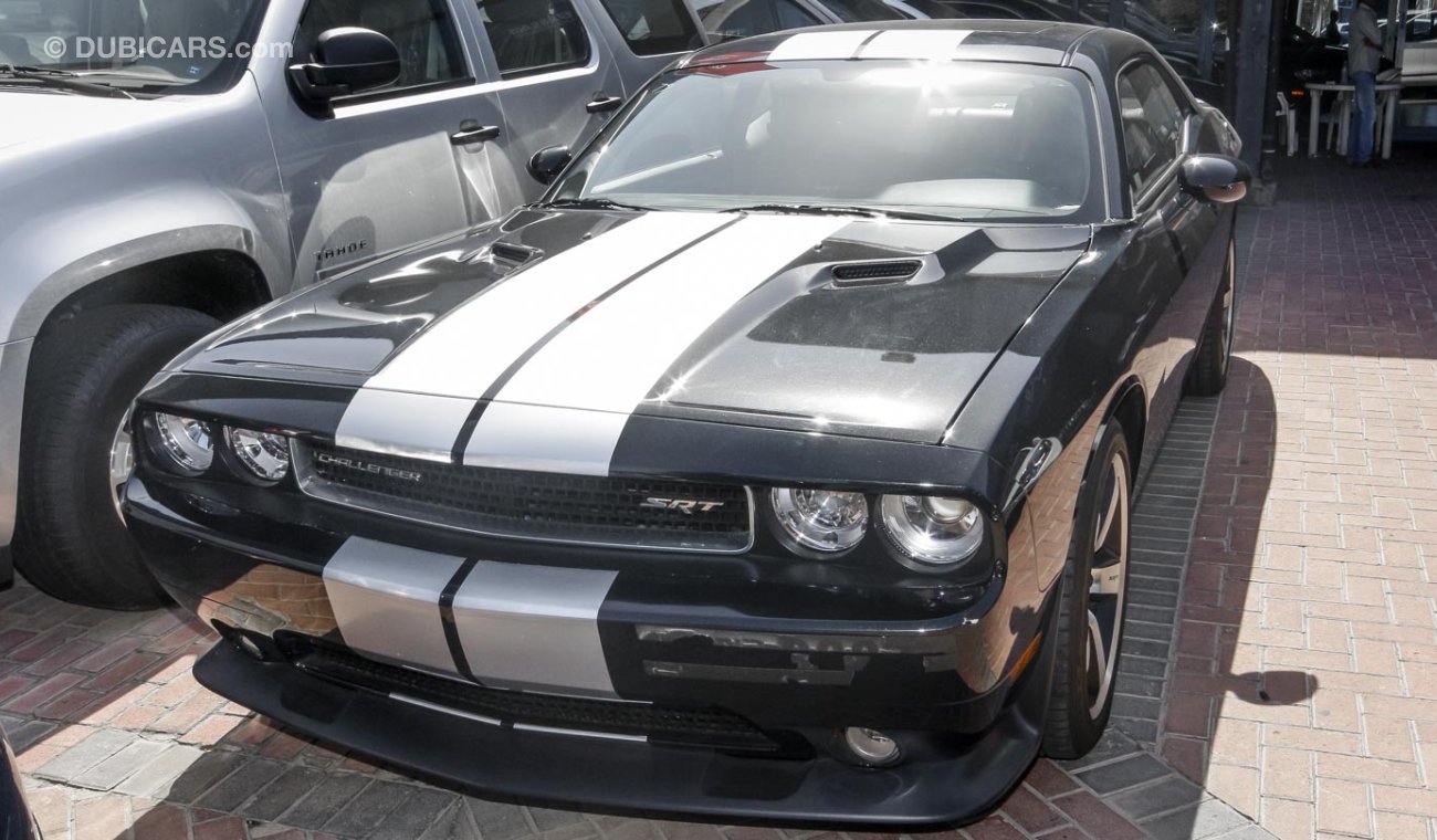 Dodge Challenger SRT 8