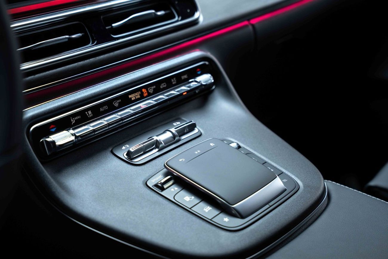 Mercedes-Benz V 300 FREE FRIDGE I V300 Avantgarde I 2026 I 2 Year Agency Warranty