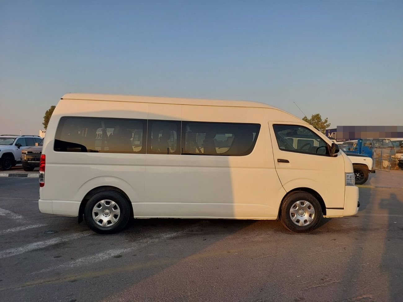 Toyota Hiace TOYOTA HIACE COMMUTER VAN RHD 2018 MODEL 3.0 L DIESEL AUTOMATIC(PM36171)