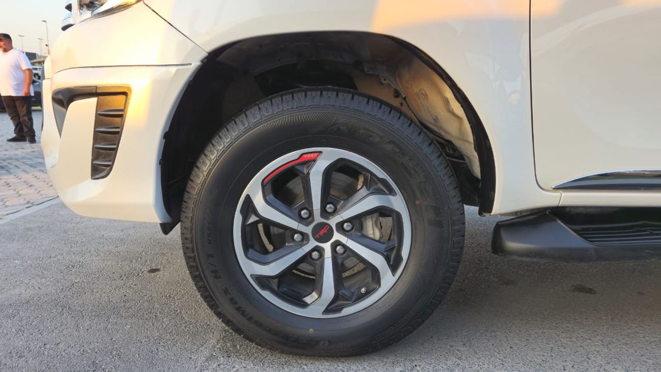 تويوتا هيلوكس DC TRD 4.0L 4WD TOYOTA HILUX TRD V6 4.0L 2019 clean car without accident without paint no any work a