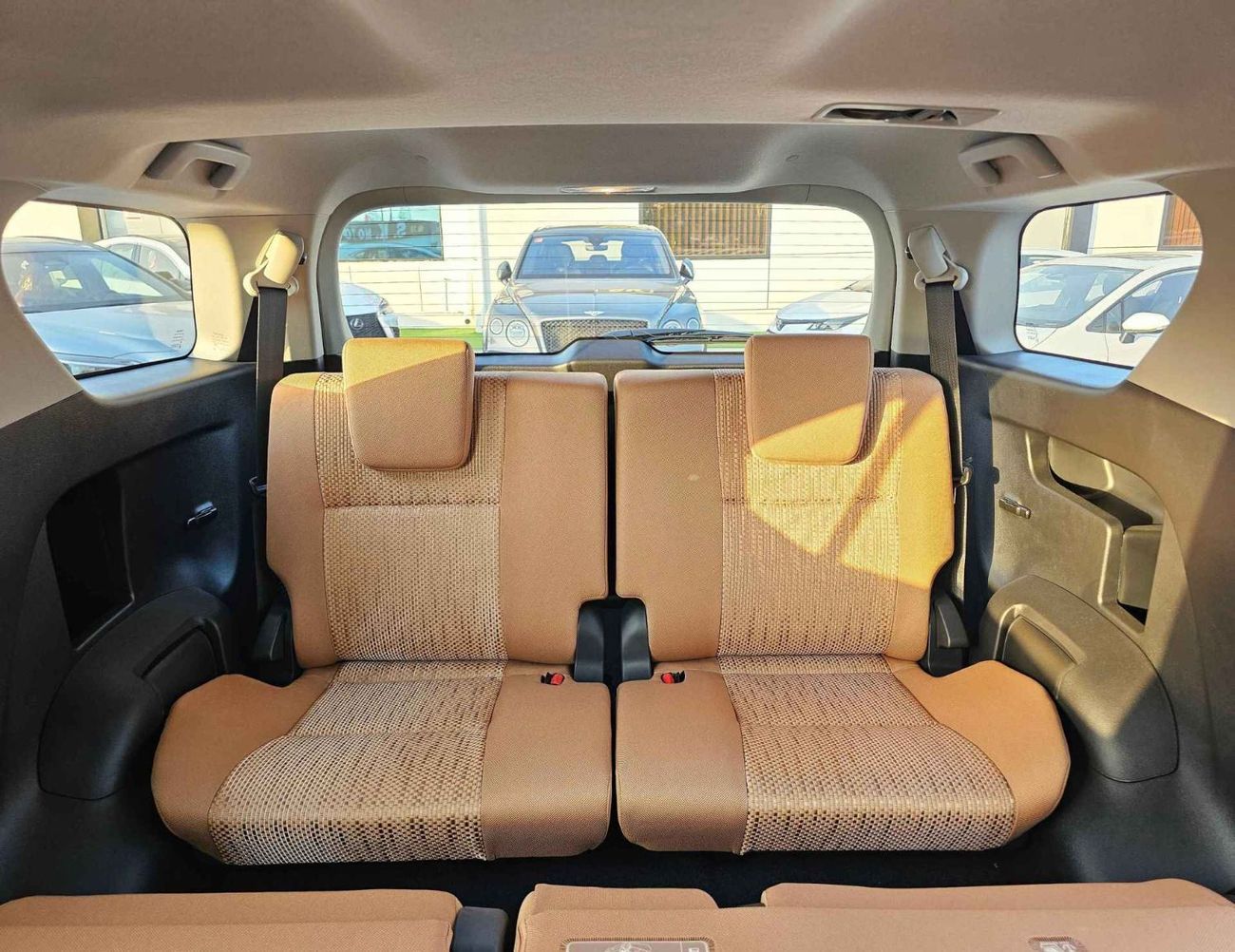 Toyota Fortuner SR5 / MID OPTION / 2.7L PETROL / AUTO AC / KEY START/ 4WD (CODE # FPE1)