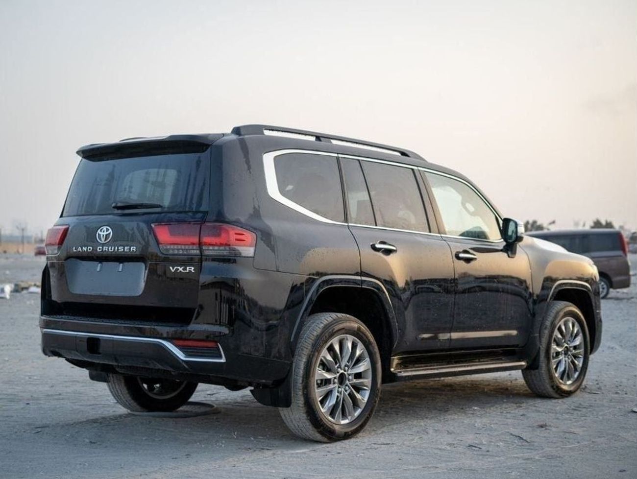 تويوتا لاند كروزر LC300 VX-R V6 3.5L Petrol 2025YM