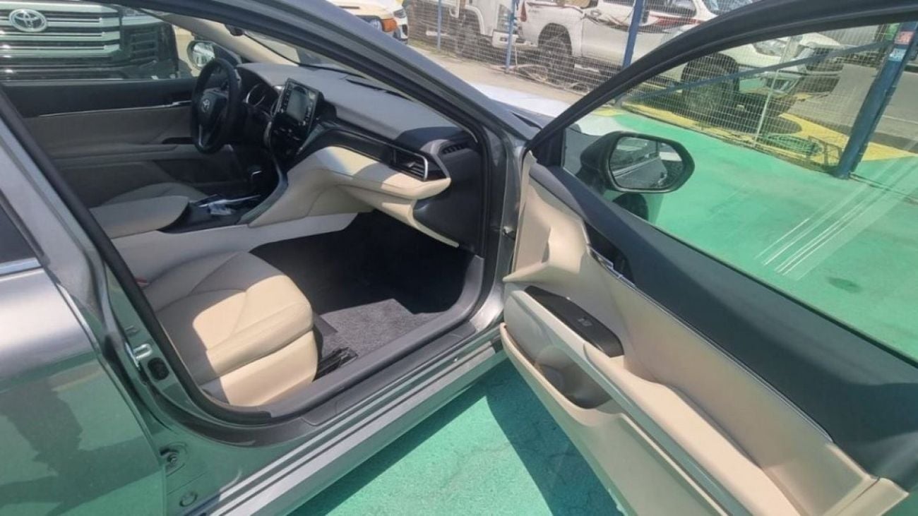 Toyota Camry 2.5 GLI  WITH SUN ROOF LEAATHER SEATS  SCREEN CAMERA