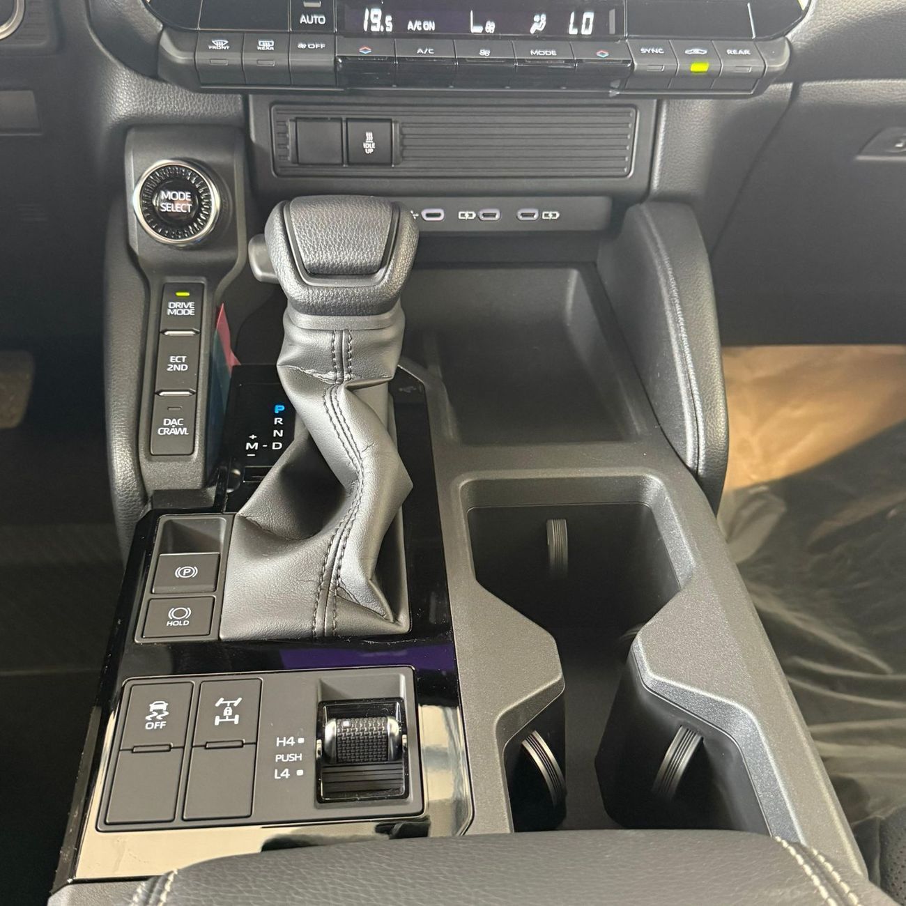 Toyota Prado 2.8 DIESEL SUNROOF **EXPORT ONLY**التصدير فقط خارج الخليج**