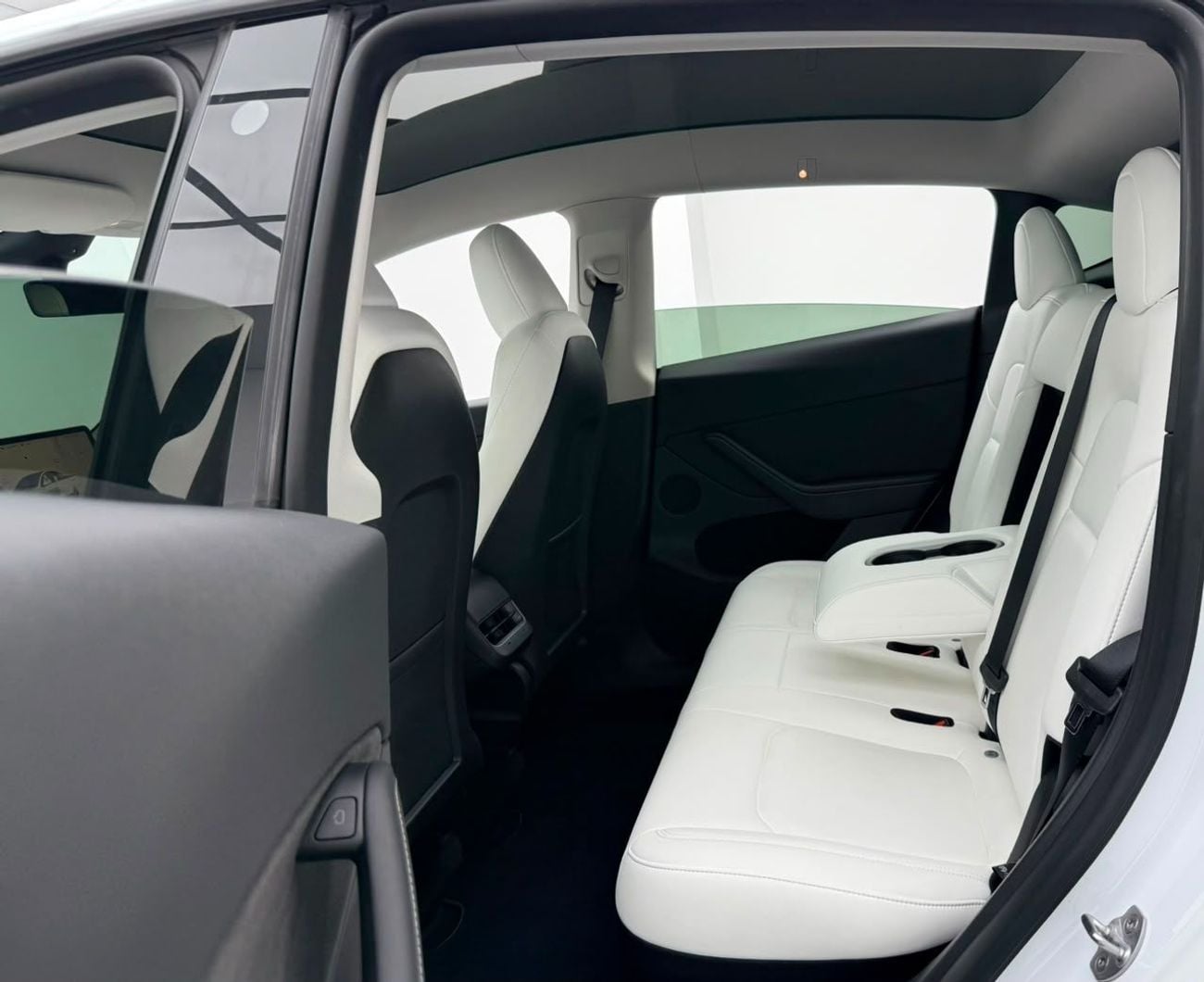 Tesla Model Y 2023 Tesla Model Y Long Range, Tesla Warranty+Full Service History, Excellent Condition, GCC Specs.