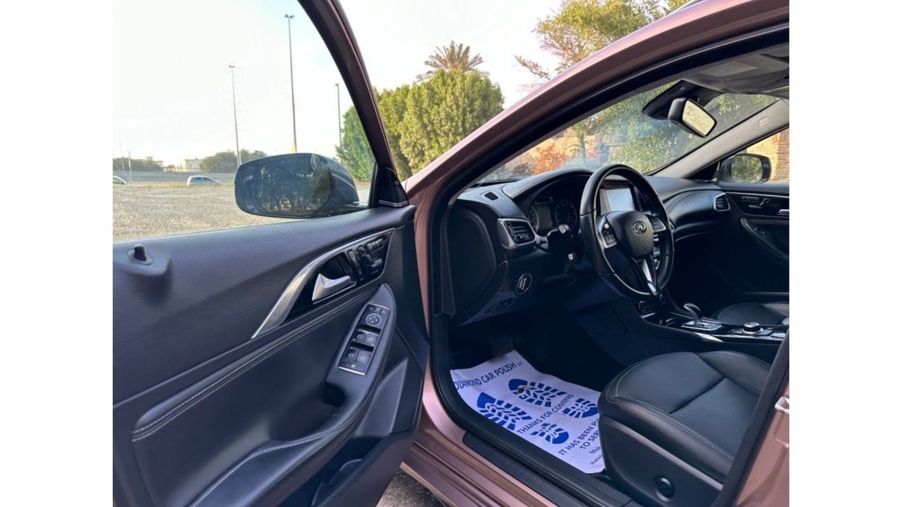 Infiniti QX30 Premium