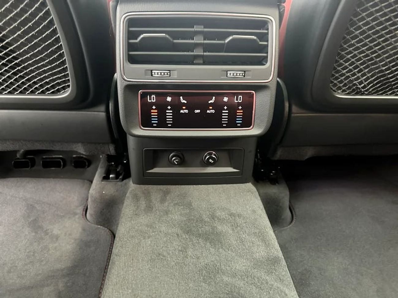 Audi RS Q8 quattro 600hp Black-Red Edition (Ref# 052046)