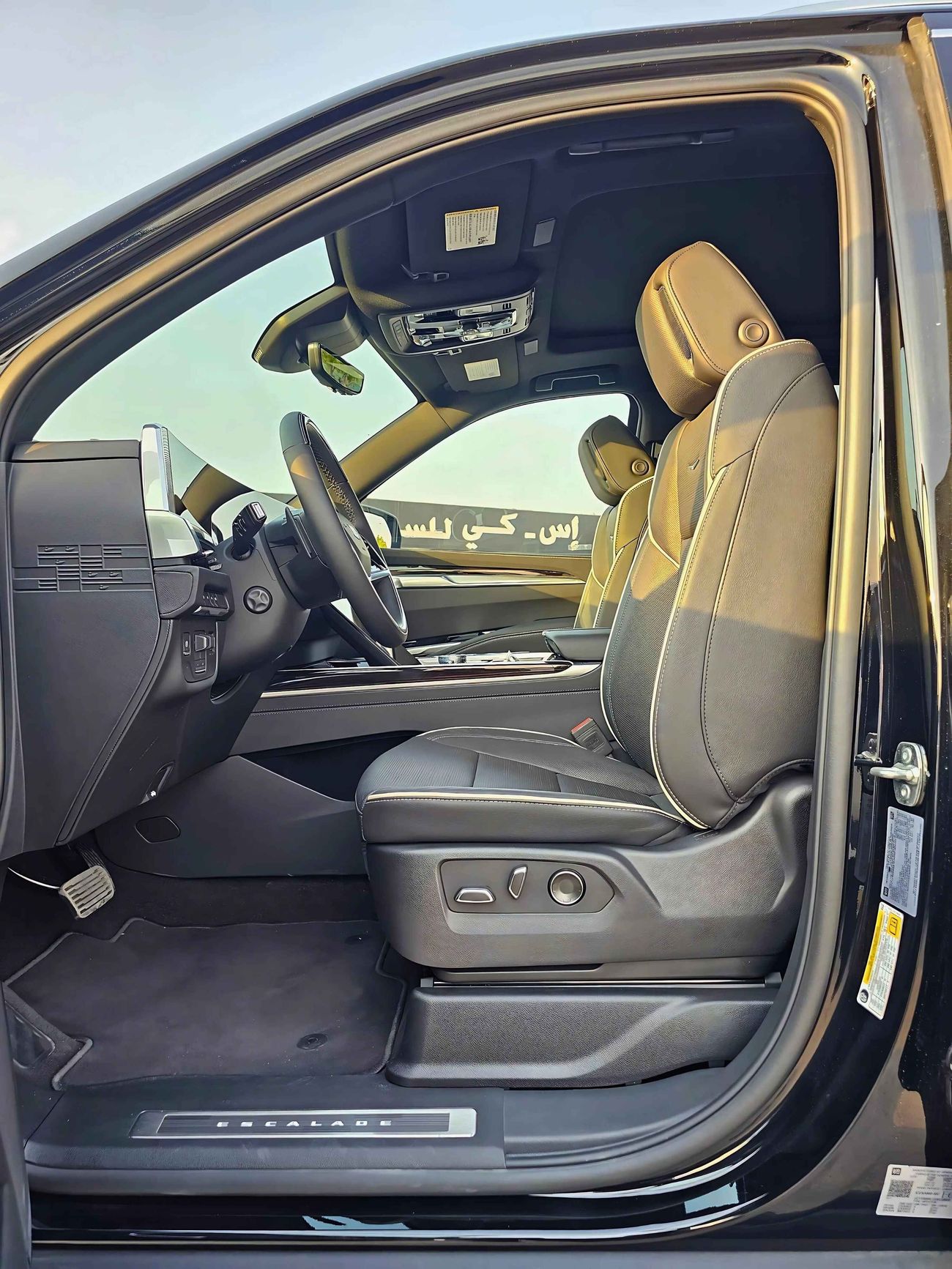 Cadillac Escalade PREMIUM LUXURY / 6.2L V8 / 4WD / FULL OPTION (CODE # 69098)