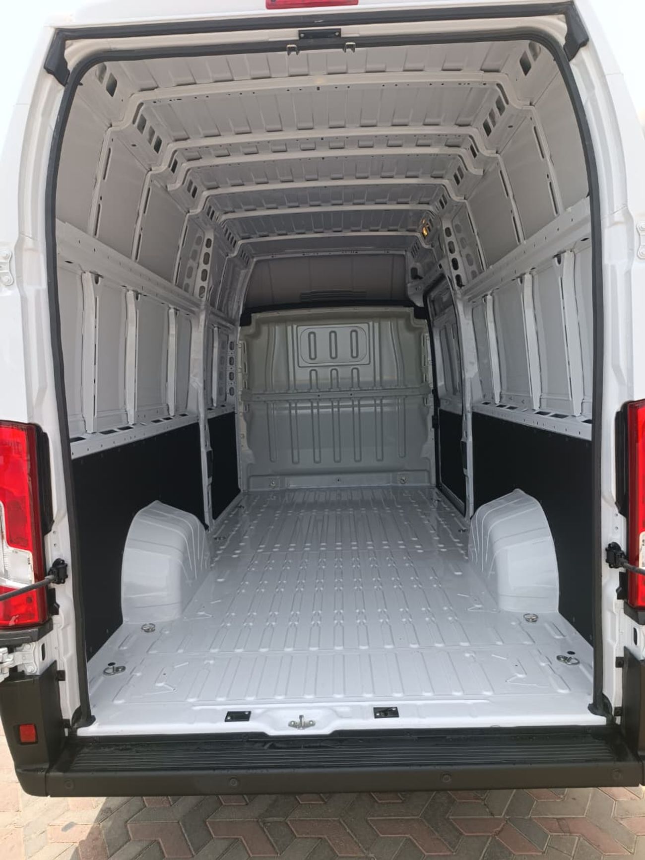 Peugeot Boxer PEUGEOT BOXER VAN 2.2L DIESEL-2026