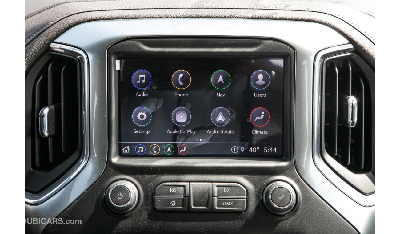 شيفروليه سيلفارادو LTZ 5.3L CREW CAB 4X4 with Apple Carplay , Android Auto and Sunroof