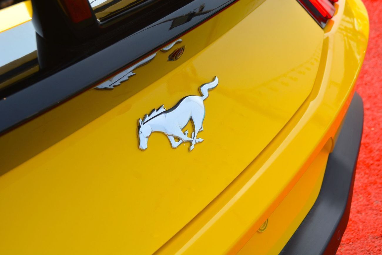 Ford Mustang EcoBoost 2.3L Coupe A/T BEAUTIFUL YELLOW MUSTANG