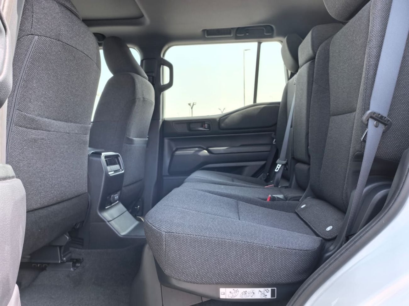 تويوتا برادو PRADO,2.8L,DIESEL,SUNROOF,COOL BOX,BACK DOOR POWER,DVD+CAMERA,18''AW,A/T,2025MY ( FOR EXPORT ONLY)