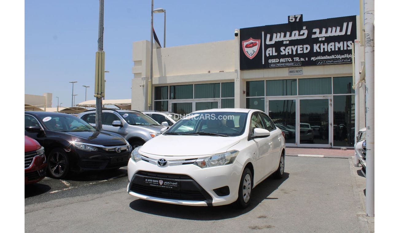 تويوتا يارس SE خالية من الحوادث - خليجي - مكينة 1500 سي سي - السيارة بحالة ممتازة من الداخل والخارج