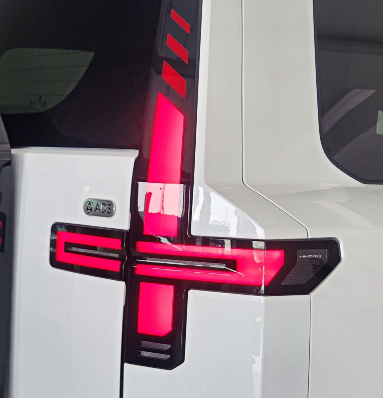 Dongfeng M Hero M817 PLUG IN HYBRID TECH-HEAVY MILITARY STYLE SUV 912 hp, 1000+km total range