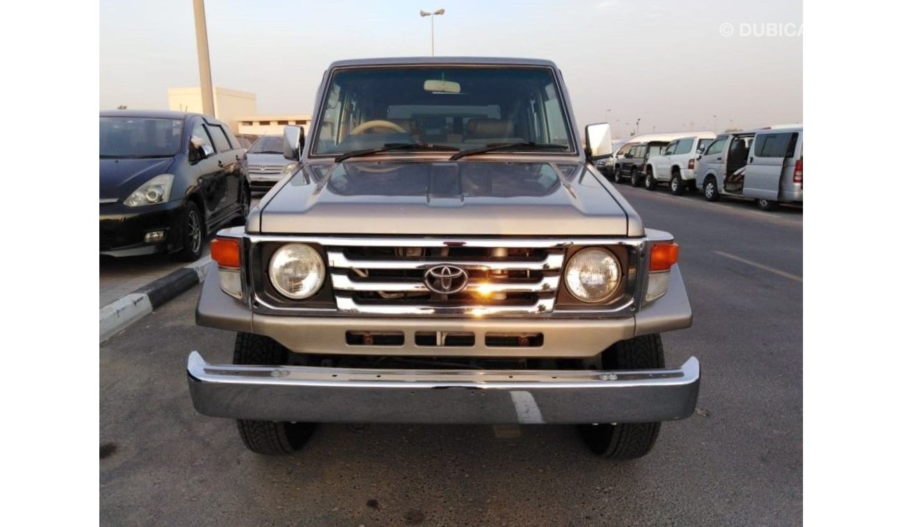 تويوتا لاند كروزر Toyota land cruiser lx 2002 Right hand drive 4wd (Export only)