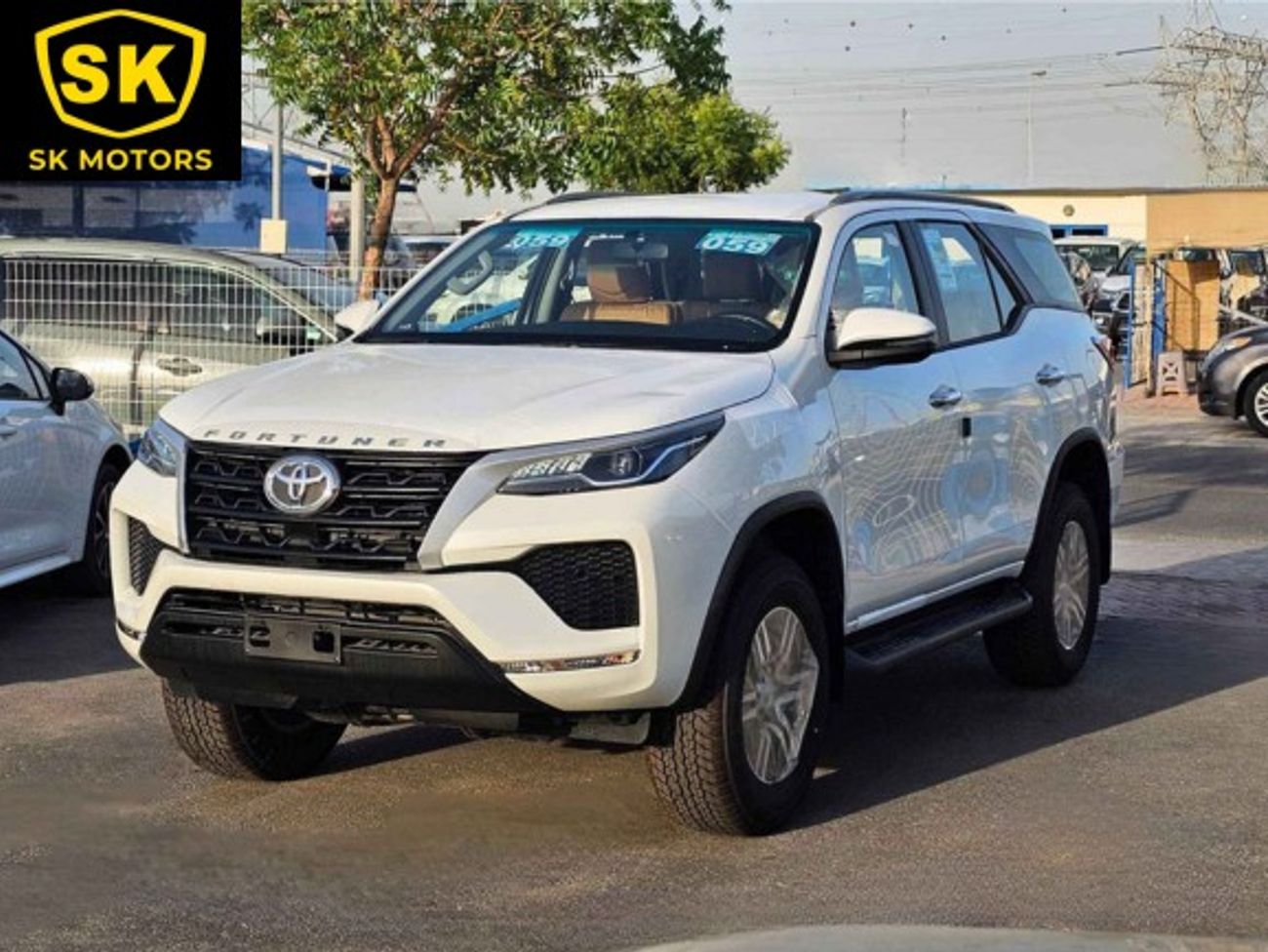 Toyota Fortuner SR5 / 2.7L V4 PETROL / ALLOY RIMS / AUTO FOLDING SIDE MIRROR / 4WD /  (CODE # FP27F)