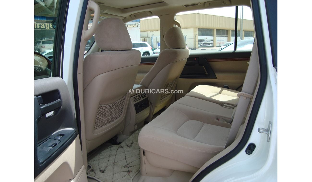 Toyota Land Cruiser GXR V8