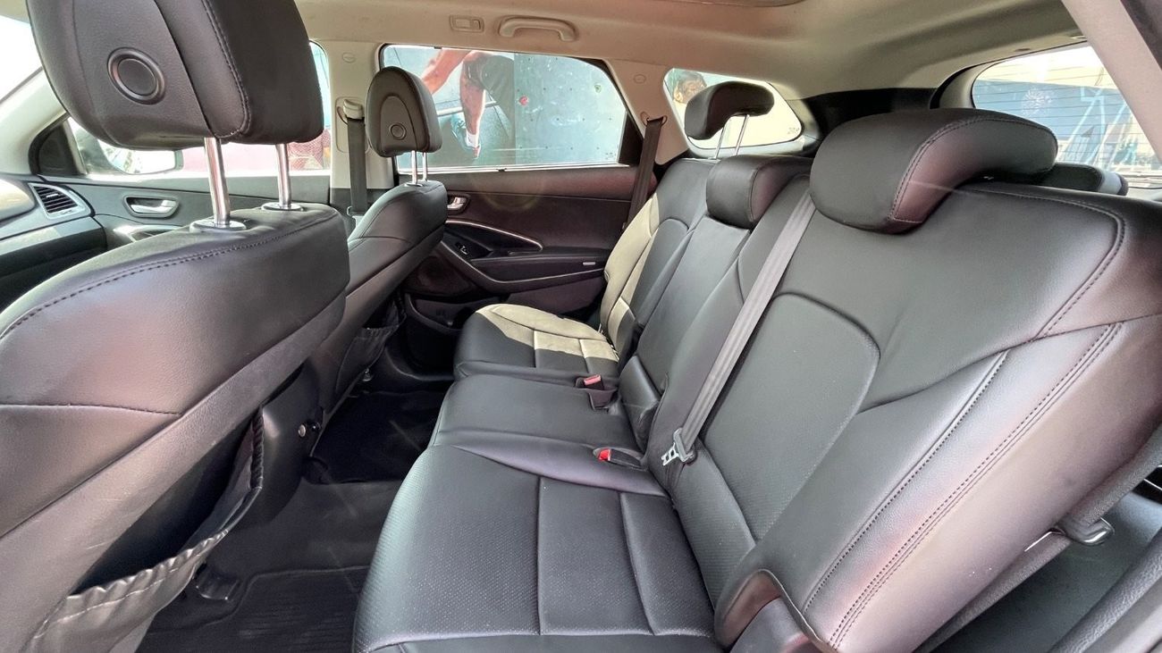 Hyundai Grand Santa Fe GLS Top 3.3L GCC Top 3.3L