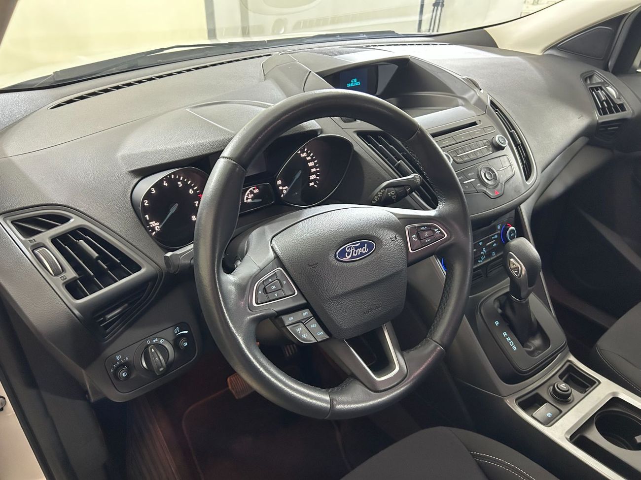Ford Escape S E1020 / AL TAYER MOTORS AL QOUZ SHOWROOM