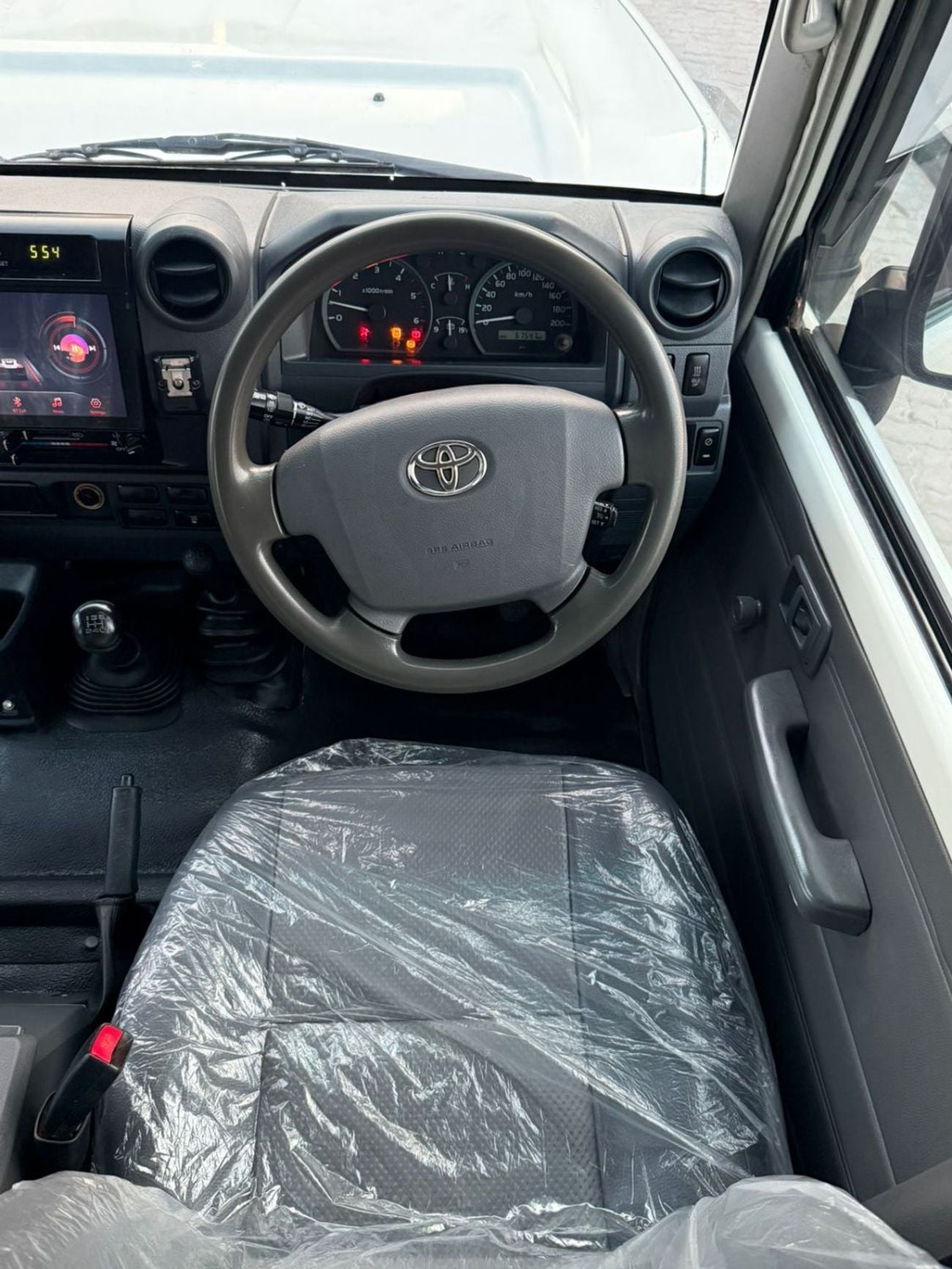 Toyota Land Cruiser Pick Up 2017Model modified 2024 4.5 Diesel engine v8 colour white Transmission Manual Interior grey 5seater