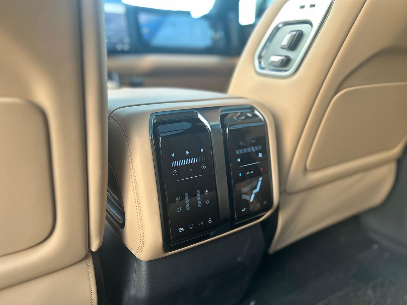 بي واي دي ليوبارد 8 Smart and Brave Flagship Edition (7 Seats)