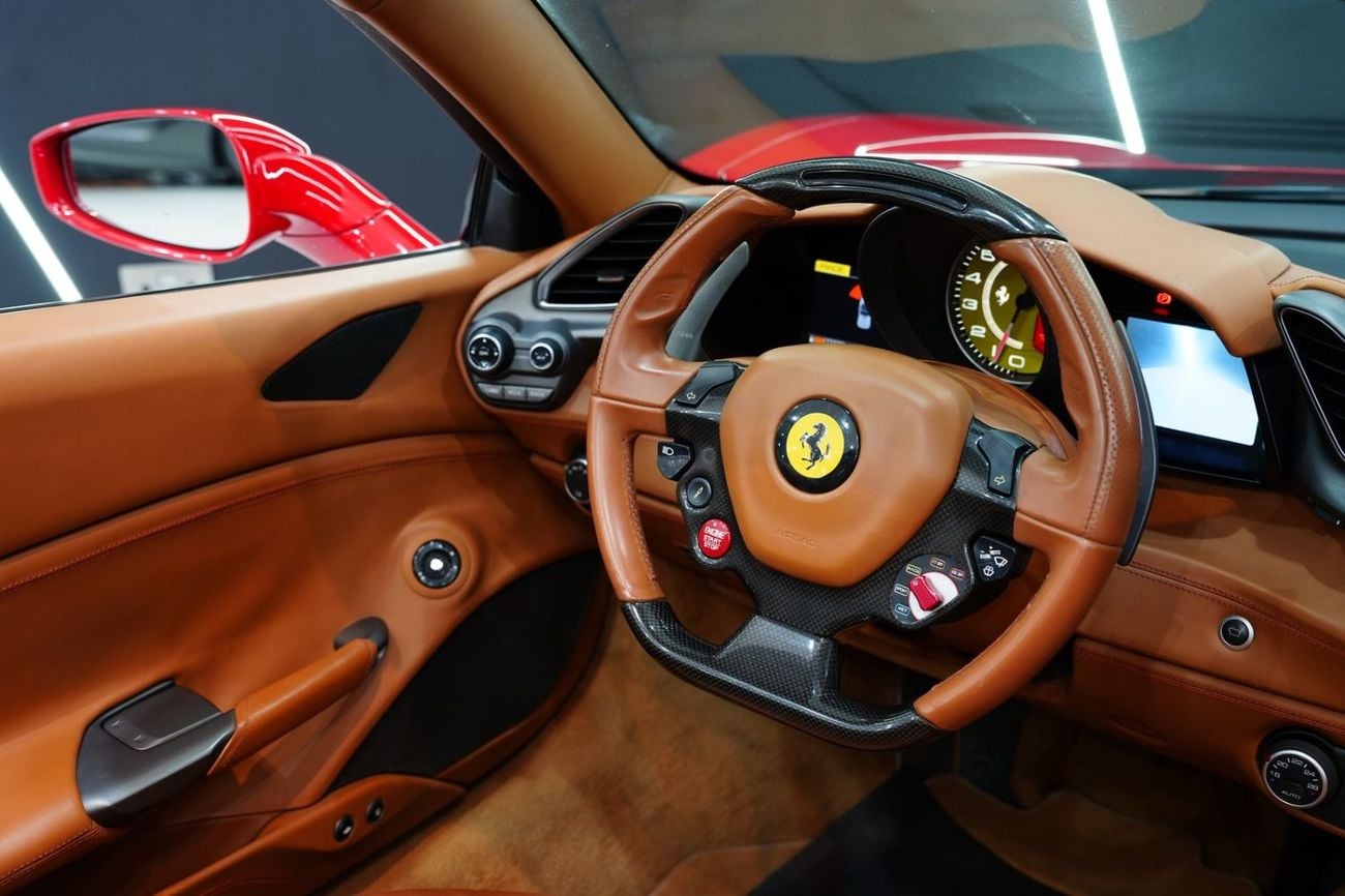 فيراري 488 سبايدر Spider Carbon Exterior/Interior, Passenger Display, GCC Specs!!