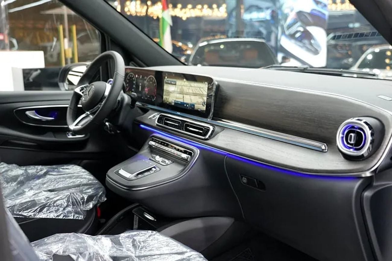 Mercedes Benz V300 V-LINE Mercede-Benz V 300 | GCC 0km | Agency Warranty | 360 View | 64 colors Ambeint Ligh
