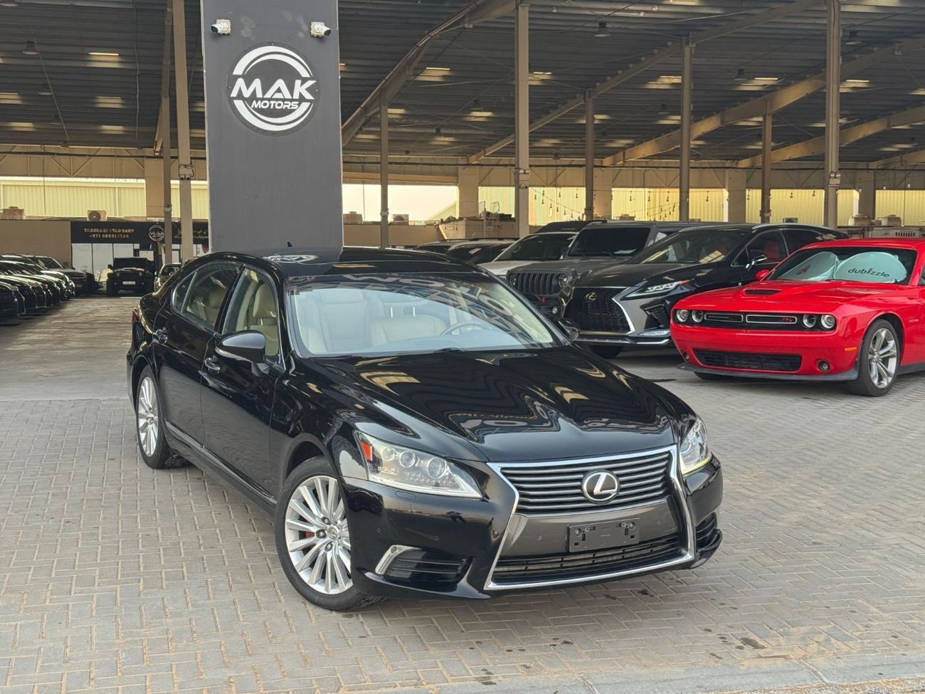 لكزس LS 460 كبيرة / محرك V8 سعة 4.6 لتر / مصابيح زينون ثلاثية / مقاعد تبريد وتدفئة / أبواب ناعمة الإغلاق / بحالة