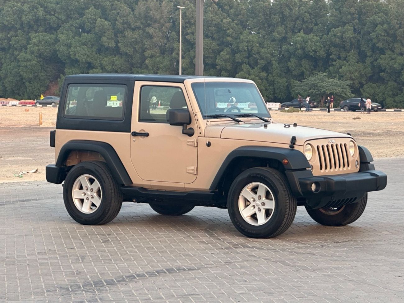 جيب رانجلر موديل 2016 خليجي حاله ممتازه من الداخل والخارج فل مواصفات