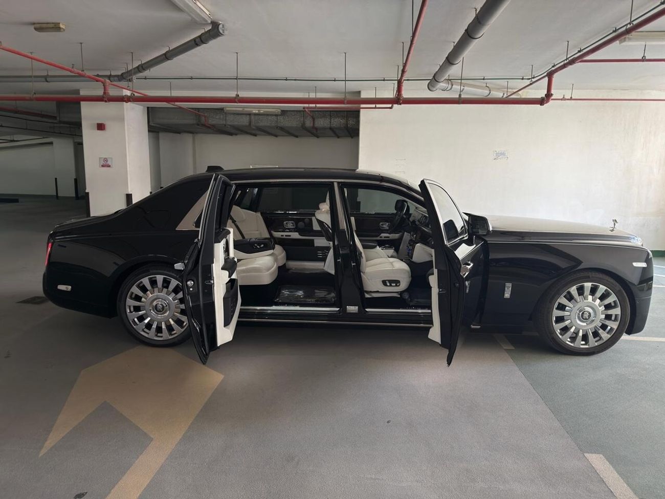 Rolls-Royce Phantom EWB 6.8L