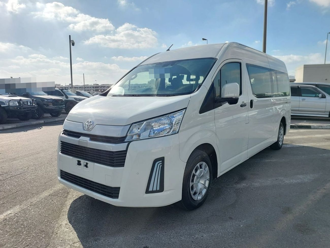 Toyota Hiace TOYOTA HIACE COMMUTER VAN RHD 2020 MODEL 2.8 L DIESEL AUTOMATIC(PM14152)