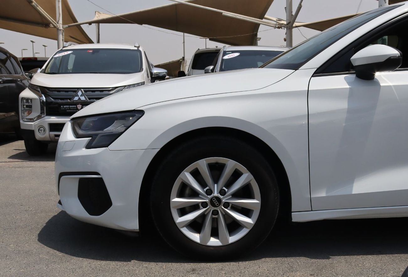 Audi A3 35 TFSI 1.4L 35  AUDI 2022 GCC model in excellent condition with a 1.4L engine - 4 cylinders and a m