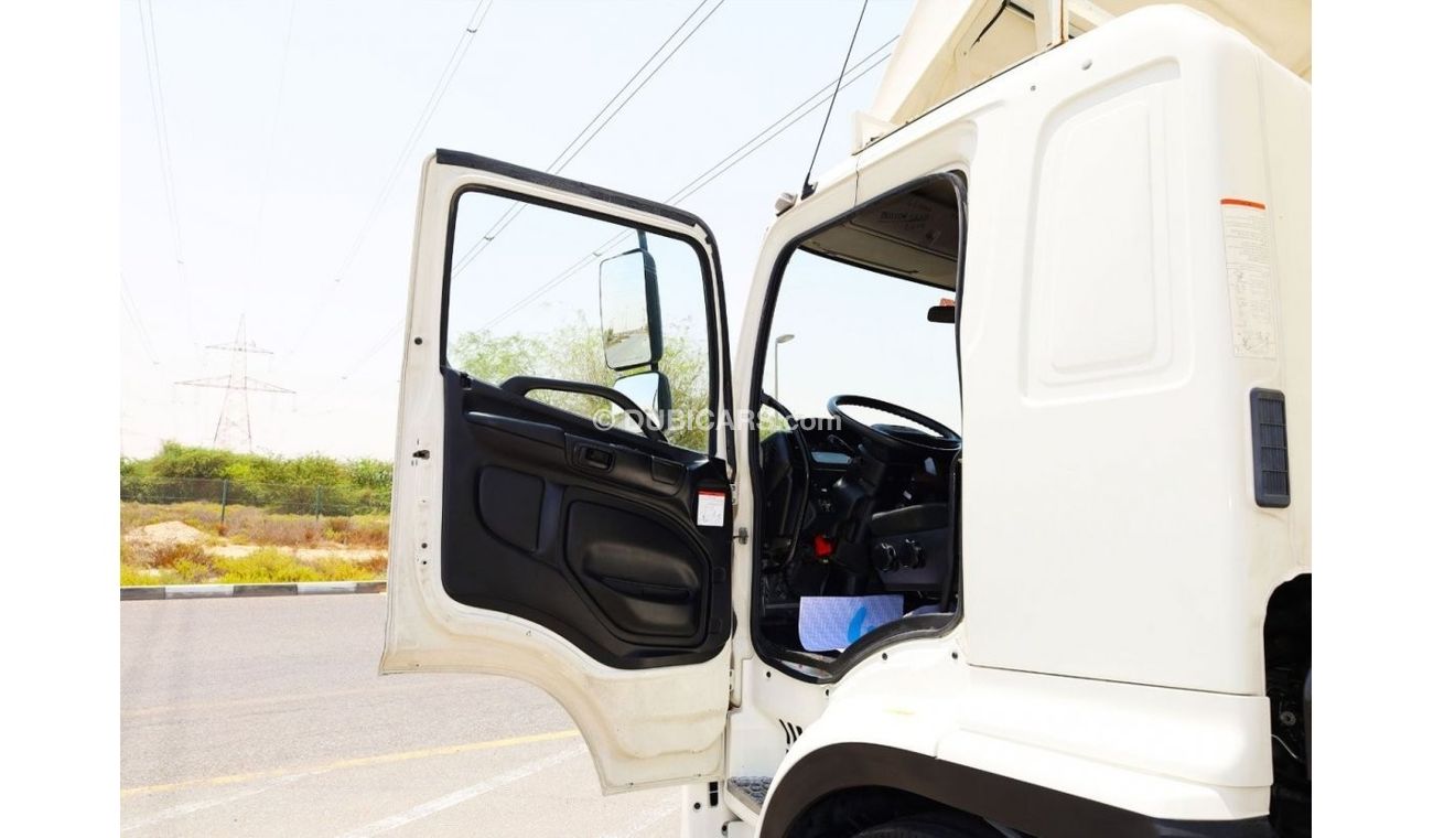 Hino 500 2019 Hino 500 - 1625 | 10 Ton - Insulated Box | Diesel | GCC Specs | Excellent Condition
