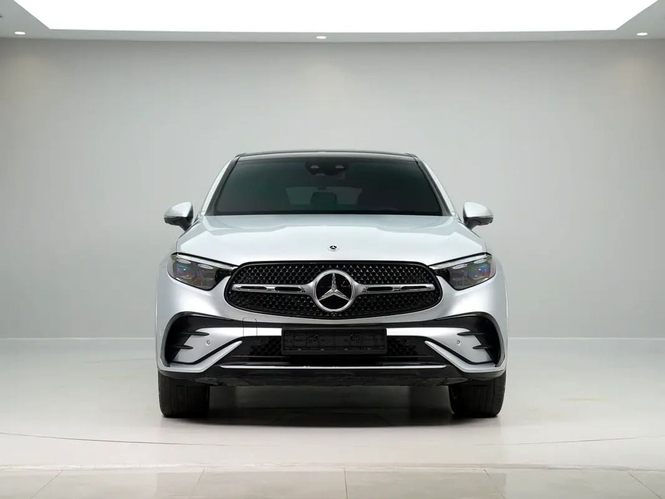 مرسيدس بنز GLC 300 4MATIC - Korean Specs - Brand Condition