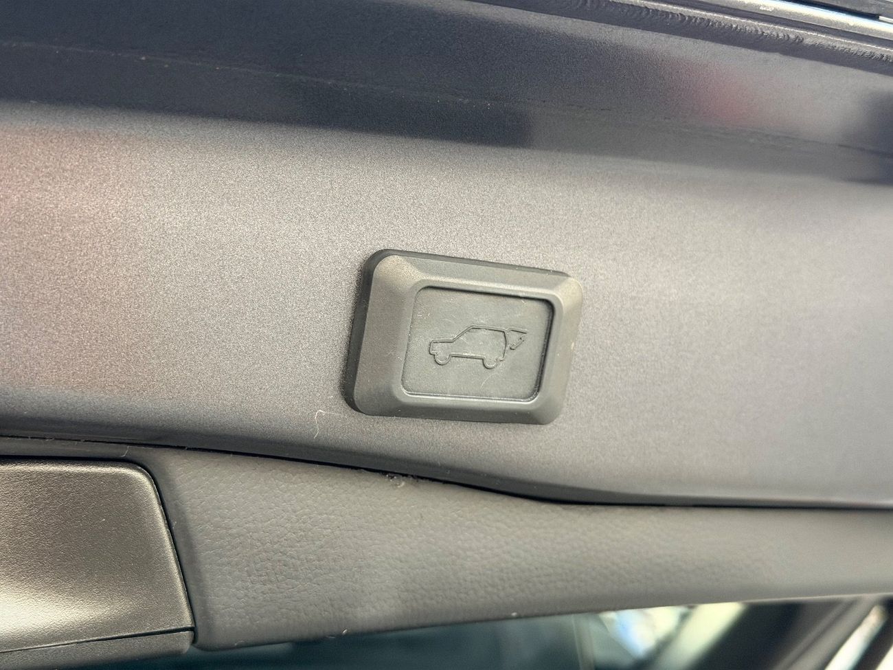 تويوتا راف ٤ 2021 TOYOTA RAV4 XSE HYBRID AWD FULL OPTIONS IMPORTED FROM USA