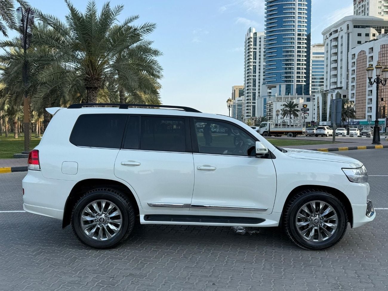 تويوتا لاند كروزر VXR
