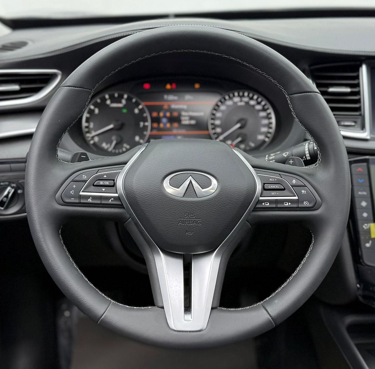 إنفينيتي QX50 Luxe Style 2.0L 2024 Infiniti QX50 ,Warranty ,Brand New ,GCC