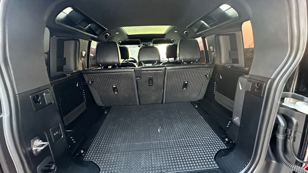 Land Rover Defender 110 S P300