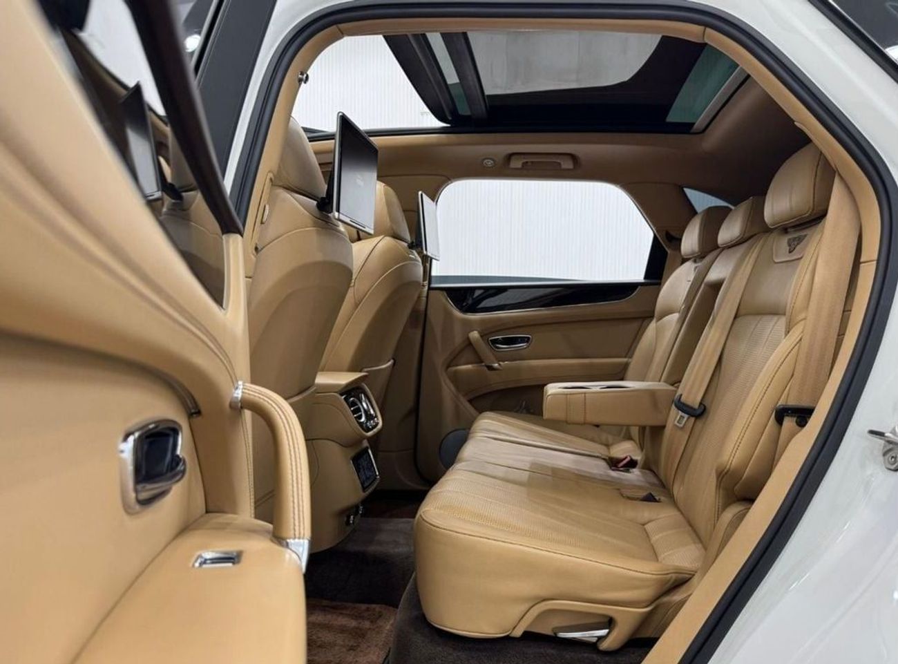 Bentley Bentayga V8 2019 Bentley Bentayga V8, Warranty, Full Service History, Excellent Condition, GCC