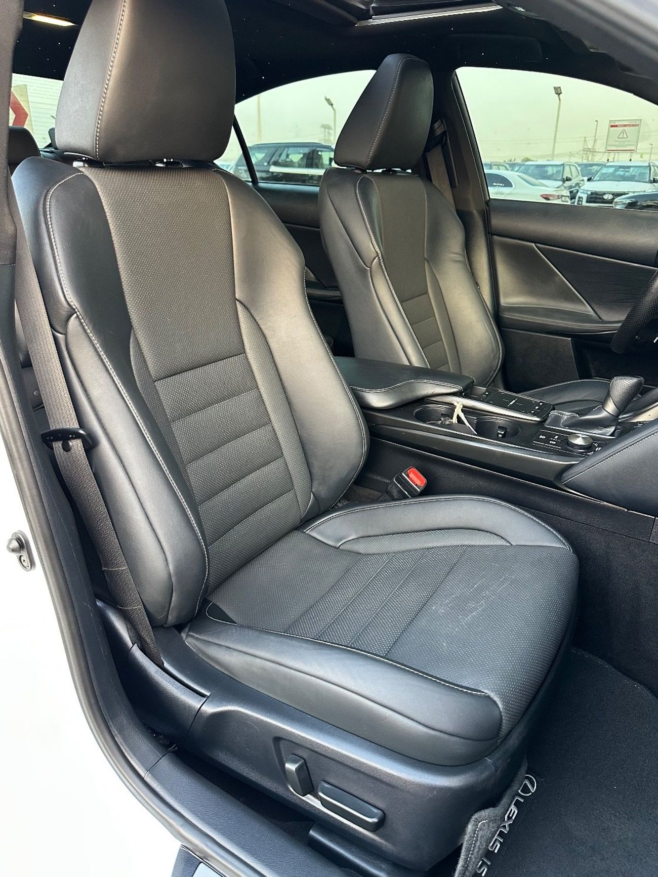 Lexus IS350 F Sport Platinum AWD 3.5 L | Cooling and heating seats | Radar, Road Assist system | Full option