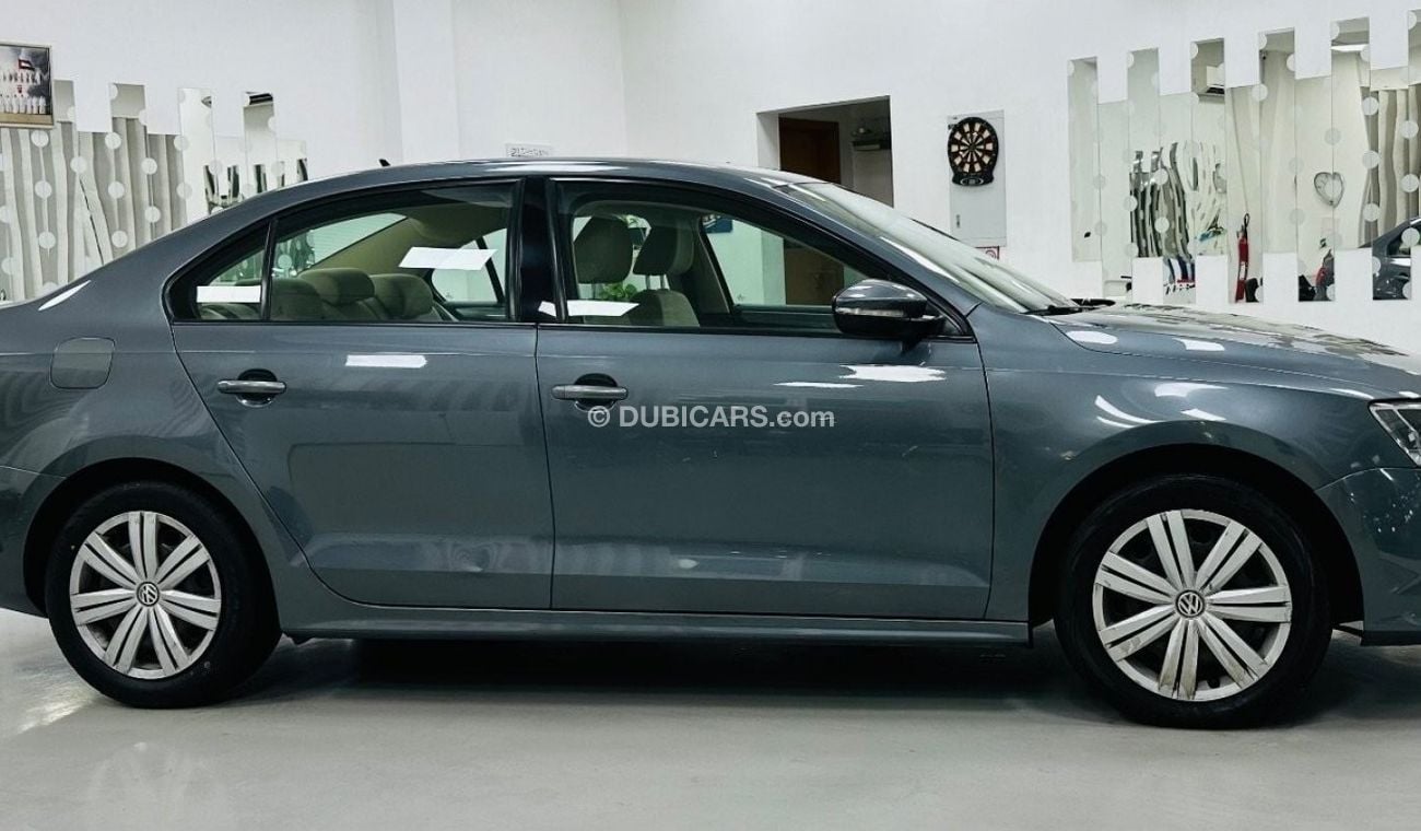 Volkswagen Jetta Trendline S GCC .. Perfect Condition .. 1,6 L ..