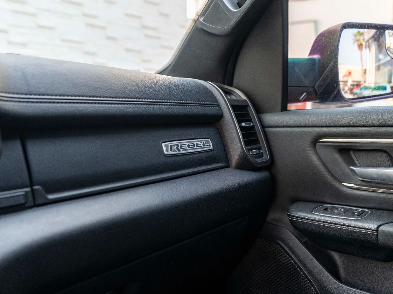 رام 1500 Rebel Crew Cab 5.7L