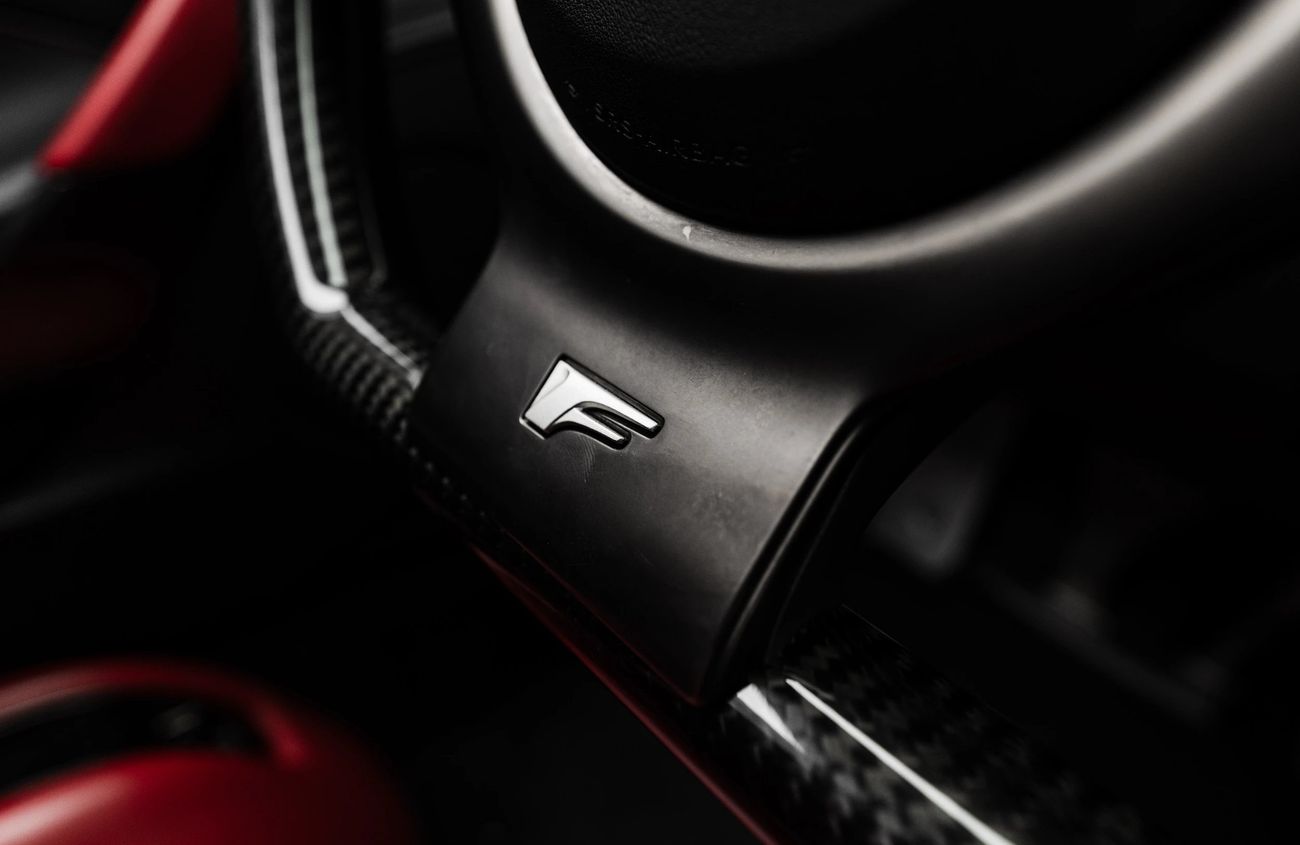 لكزس LFA 4.8L V10 Naturally Aspirated Engine