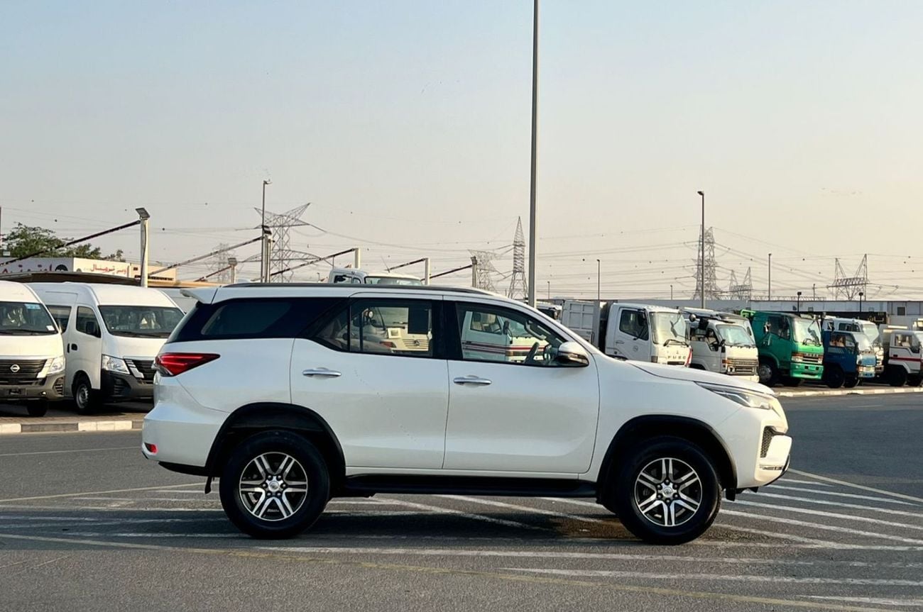 تويوتا فورتونر EXR 2022 Toyota Fortuner 2.7 V4 - AWD 4x4 - GCC - Rear Sensor