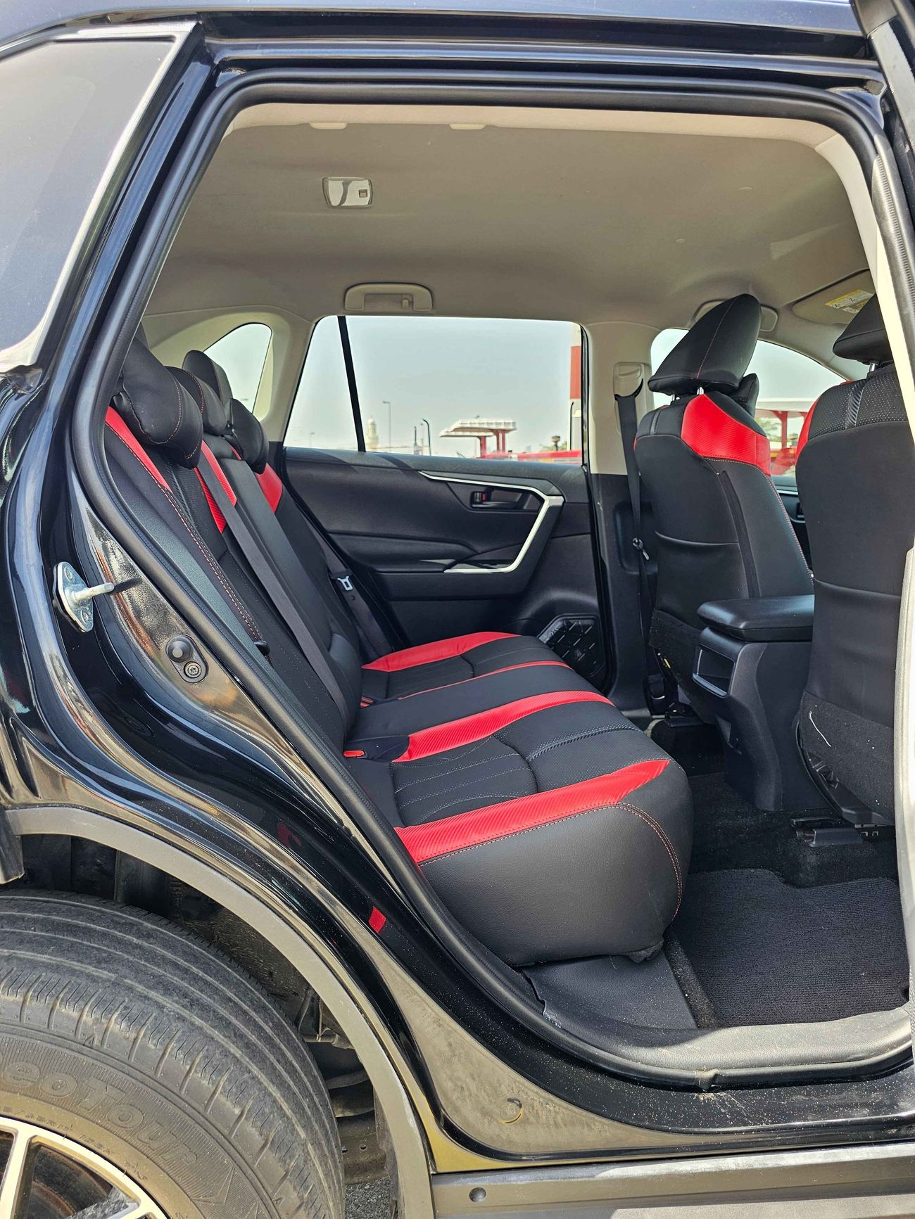 تويوتا راف ٤ LE/ LEATHER SEATS/ RIMS/ DVD CAMERA/ E BRAKE/ RADAR/ 861 MONTHLY / LOT#005417