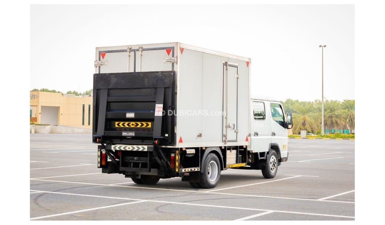 ميتسوبيشي فوسو كانتير 2017 Dual Cabin with Carrier Chiller - Tail lift DSL M/T - Low Mileage - GCC Specs