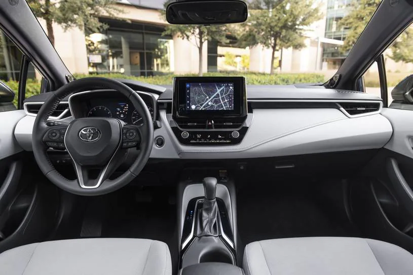 Toyota Auris interior - Cockpit