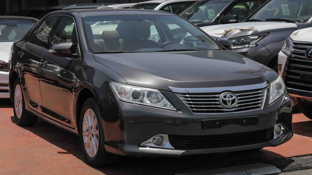 Used Toyota Camry 2014 for sale in Dubai 108523