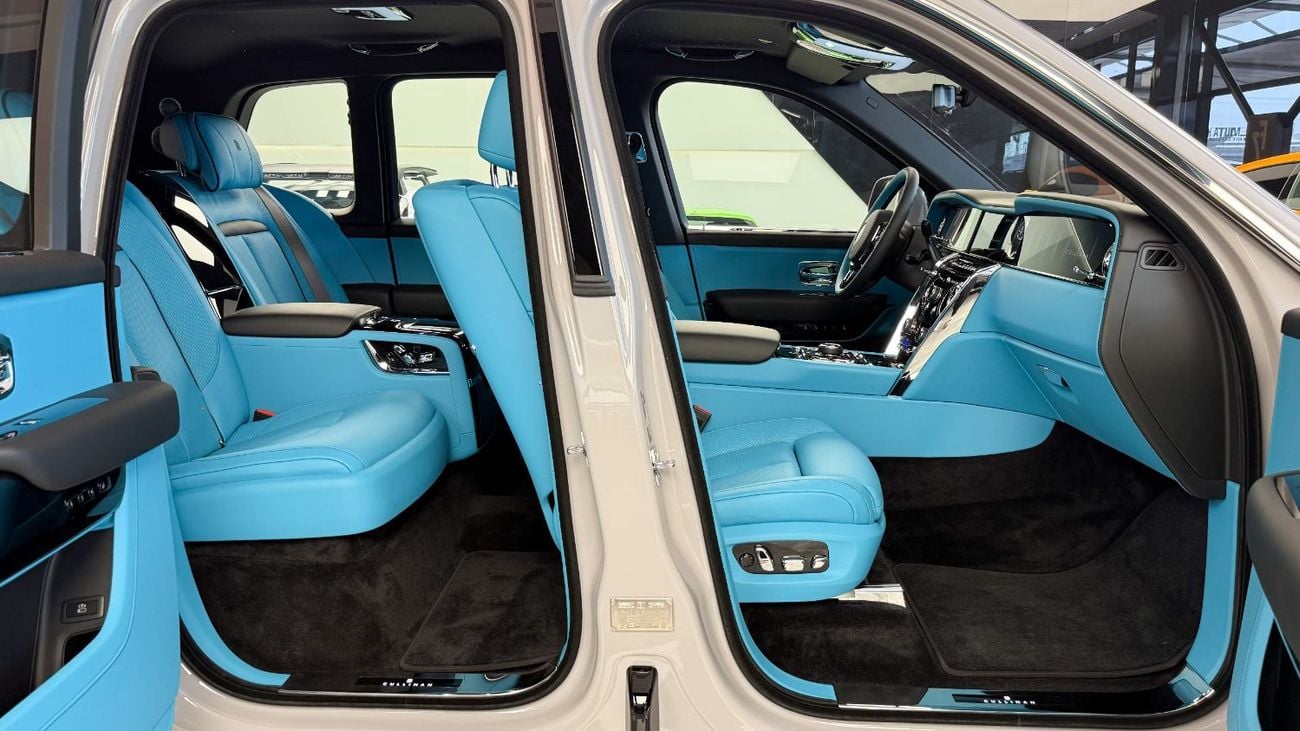 Rolls-Royce Cullinan Rolls Royce Cullinan - Silver Badge - 2026